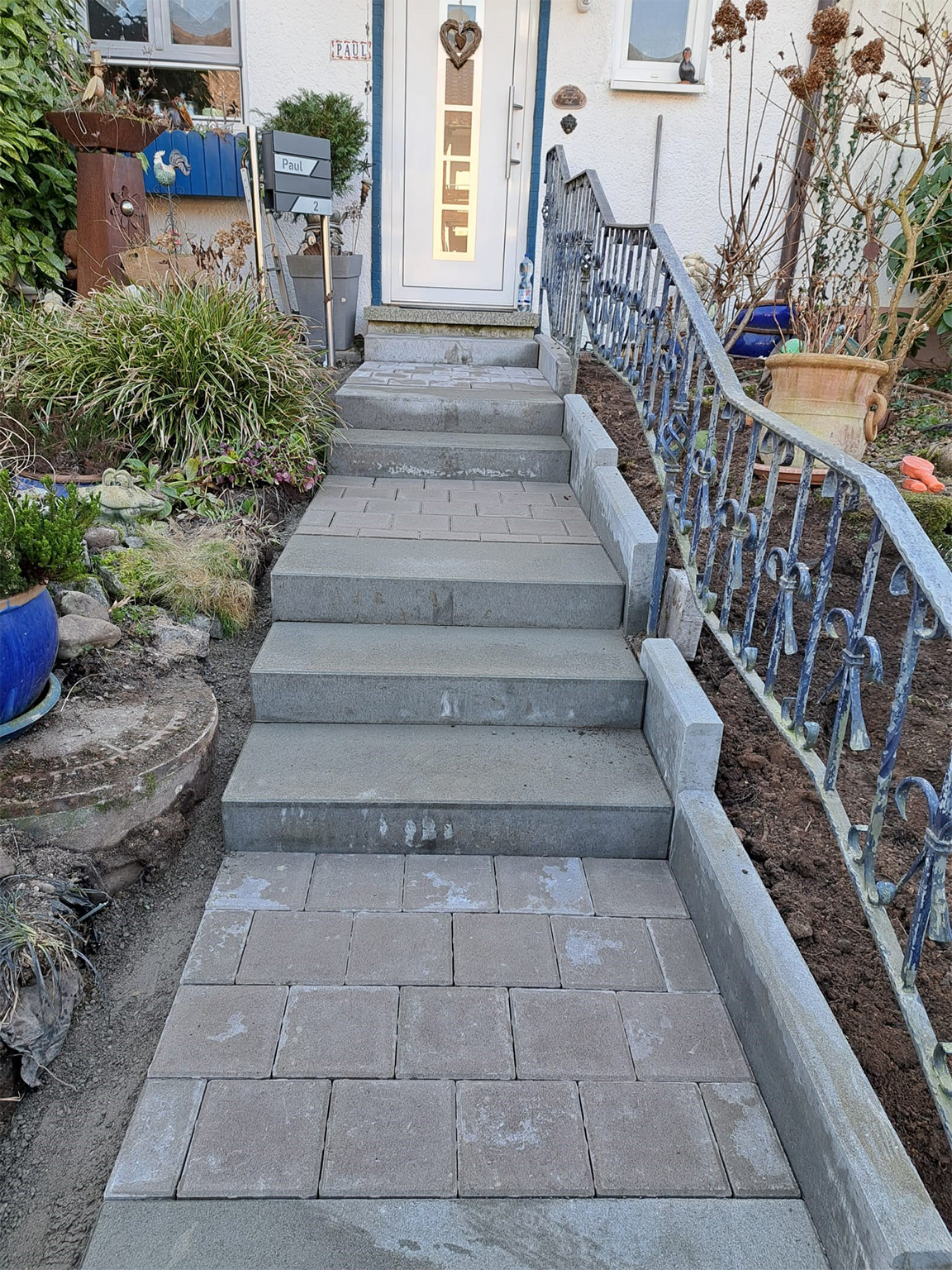 Beton Stufe und Stellkanten gesetzt